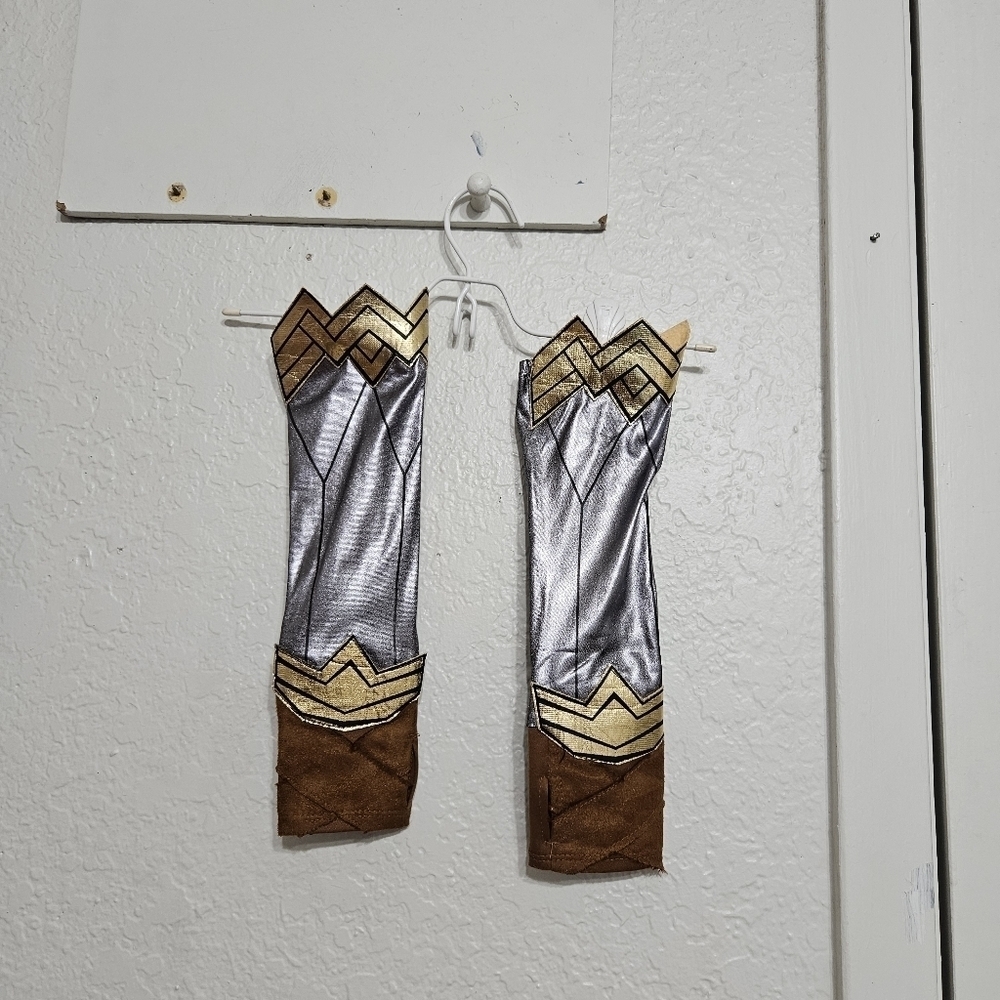 Wonder Woman Kid's Costume Forearm Sleeves Gloves